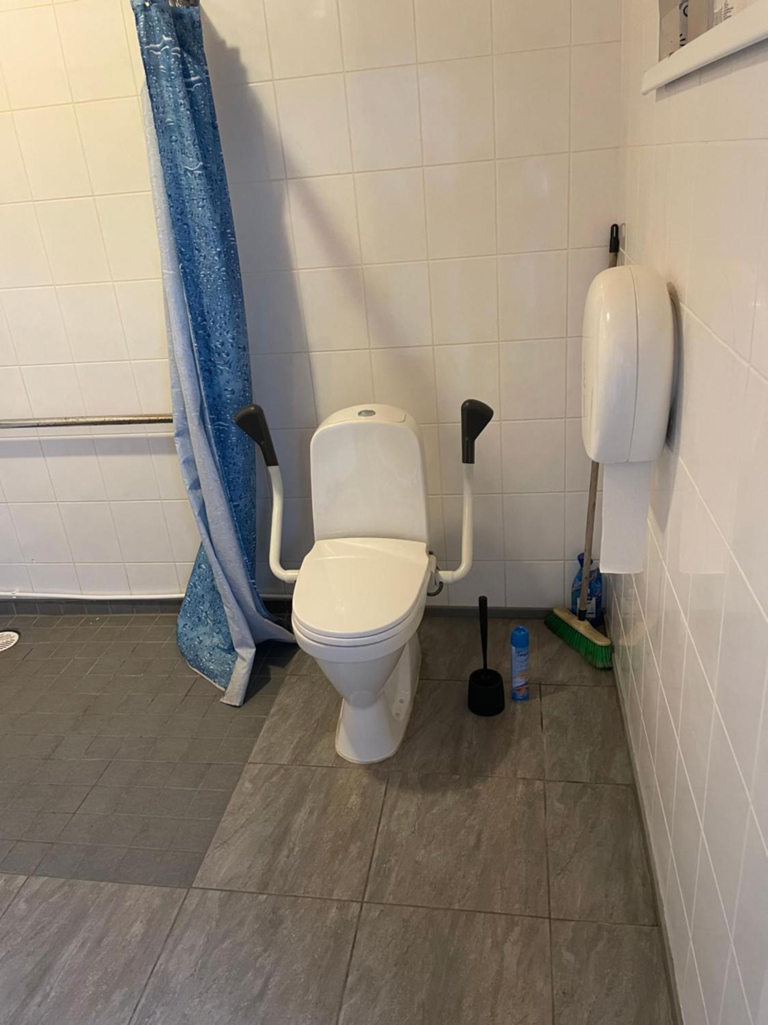 Toila Sadamakapteni Tuba Buitenkant foto